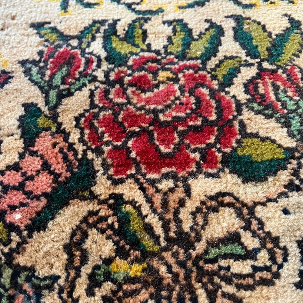 Beautiful Vintage Rug - Picture 5 of 9